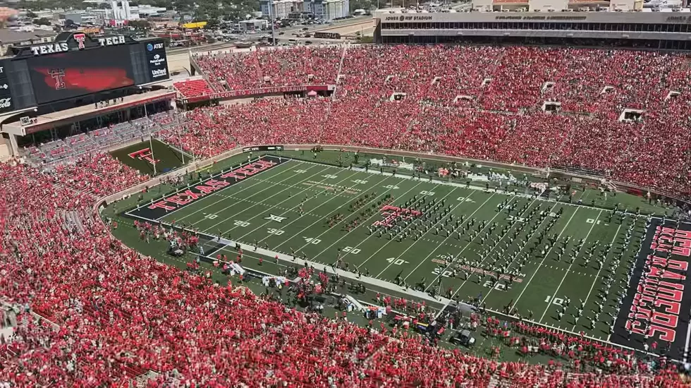 Stunning Timelapse Shows the Jones AT&T Stadium Fill With Red  