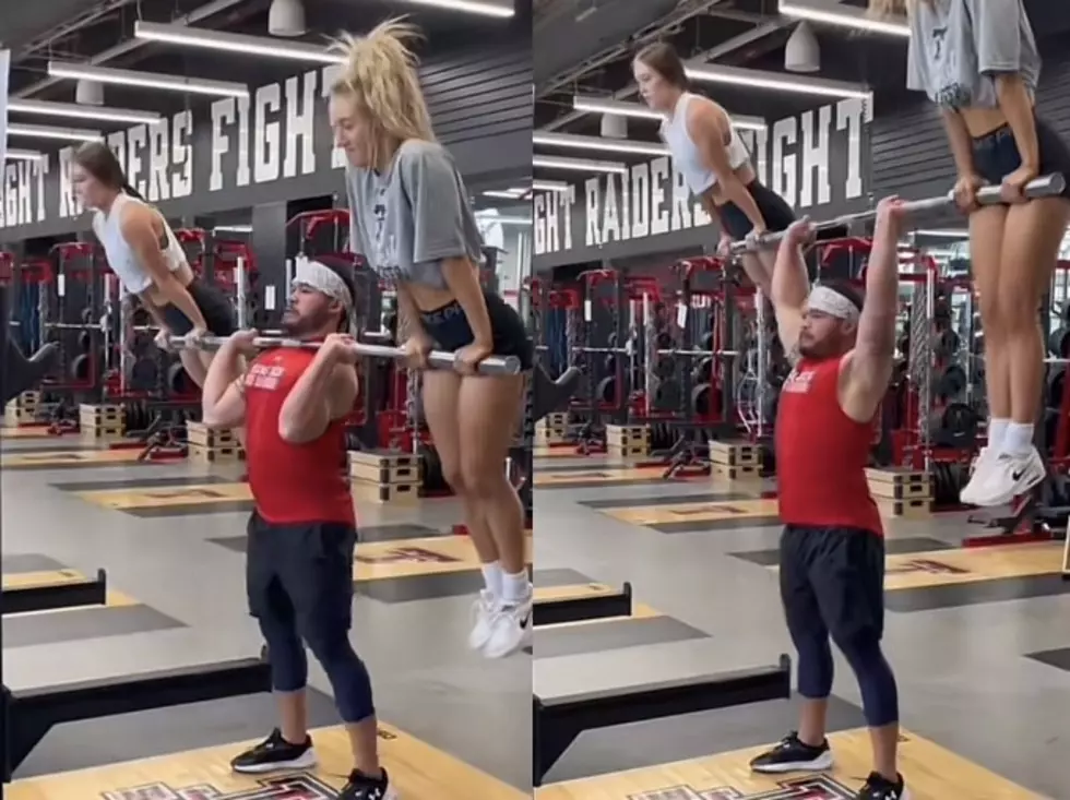 Texas Tech Cheerleader Goes Viral Push Pressing Teammates 