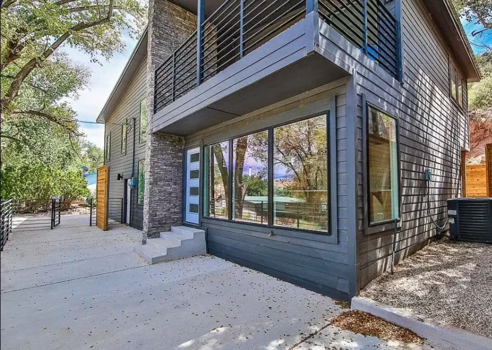 This Gorgeous Buffalo Springs Lake House Has a Modern Twist