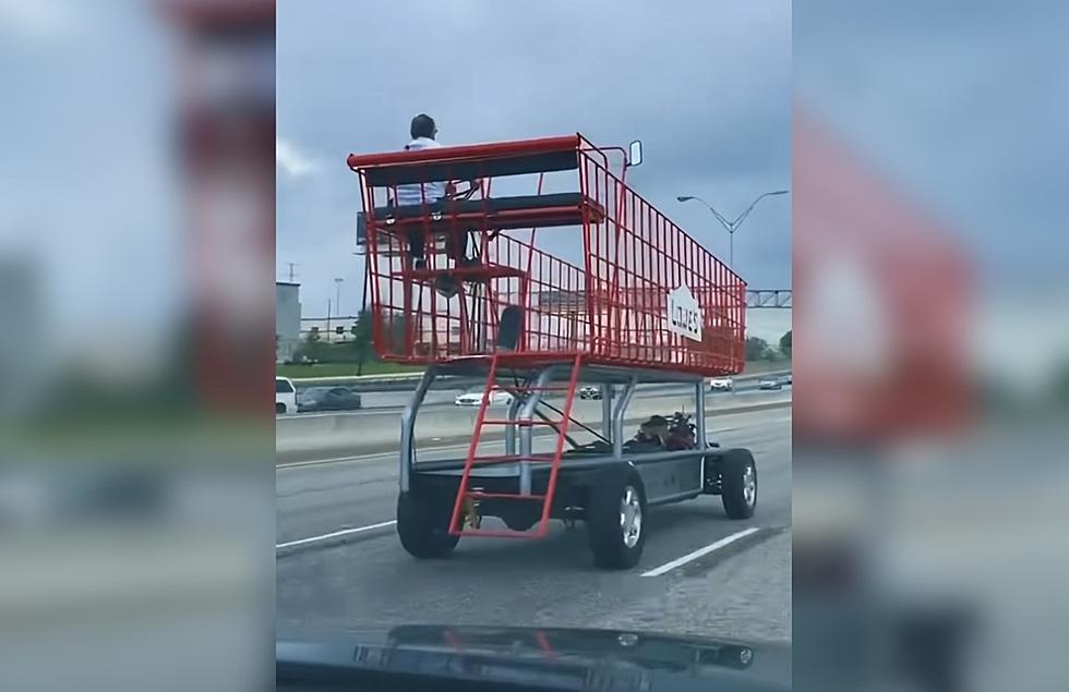 Man Drives Down Texas Freeway in Giant Shopping Cart [Video]