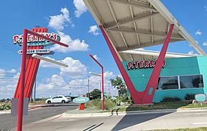 Why Lubbock Needs This Cute Vintage Style Burger Stand
