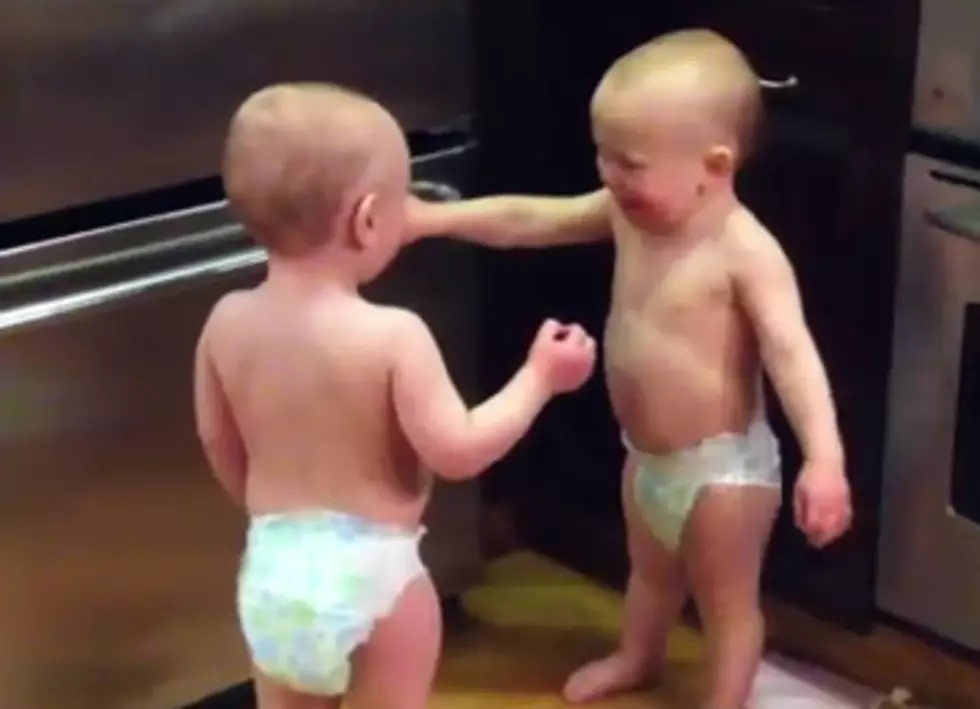 Twin Babies Have a Full Conversation Even Though They Can’t Talk [VIDEO]