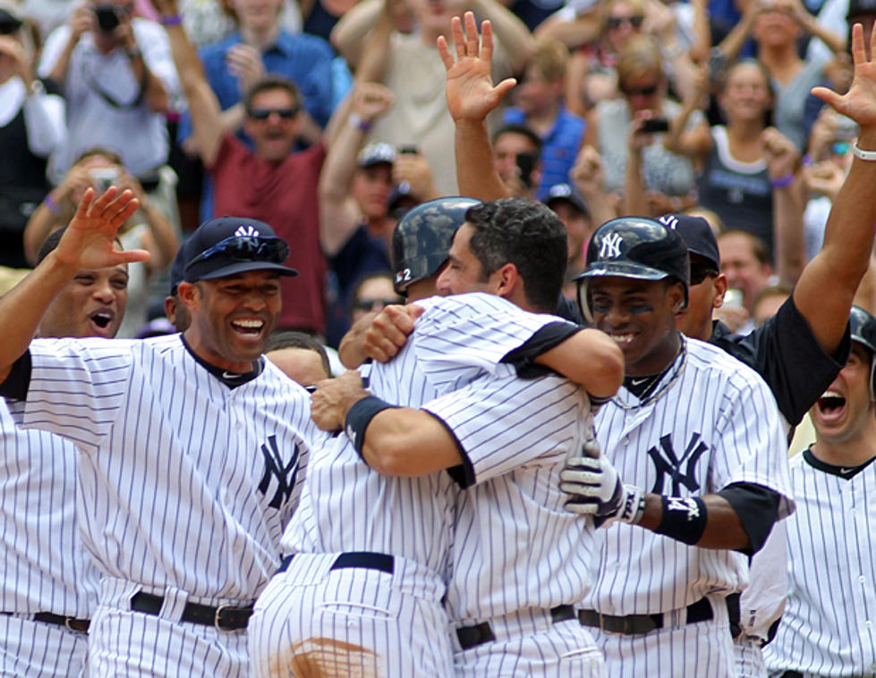 Derek Jeter Scores 3000th Hit, Fan Returns Ball [VIDEO]