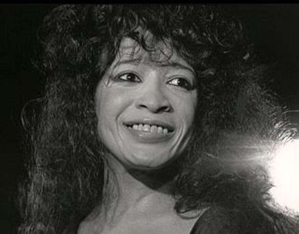 Ronnie Spector Sings Amy Winehouse’s “Back to Black” As a Charity Single [VIDEO]