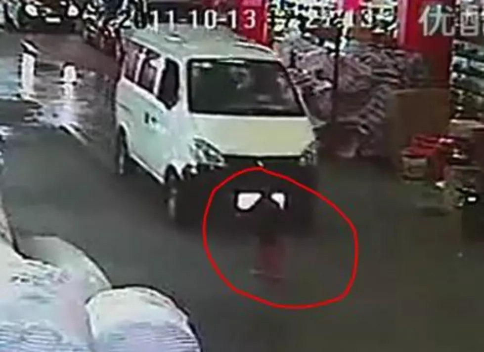 A Two-Year-Old in China Got Run Over by Two Cars and it Took Ten Minutes Until Someone Stopped to Help [VIDEO]