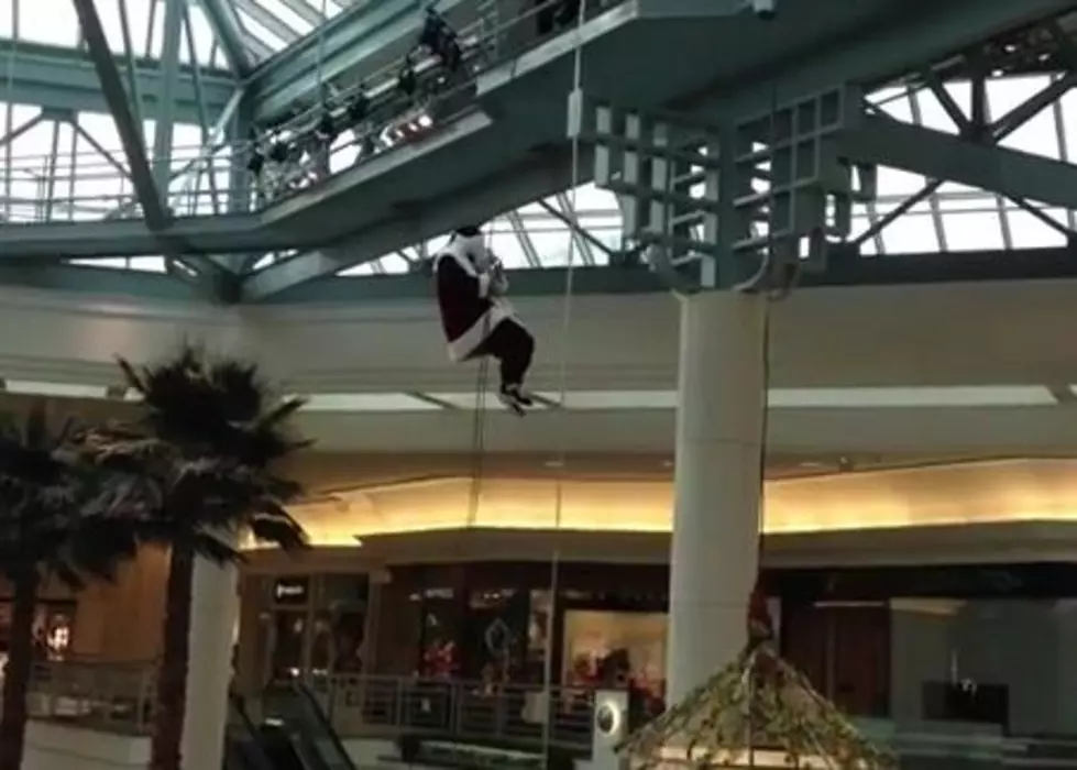 Santa Repelled Down from the Ceiling at a Mall in Florida and His Fake Beard Got Stuck in the Rope [VIDEO]