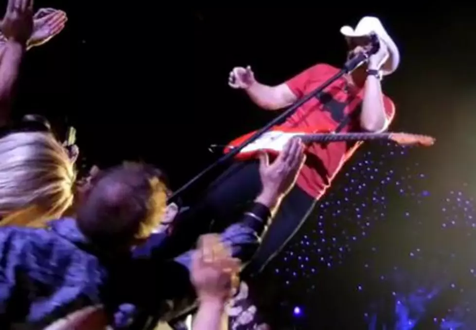 Brad Paisley Stopped His Concert to Help Some Guy Propose to His Girlfriend [VIDEO]