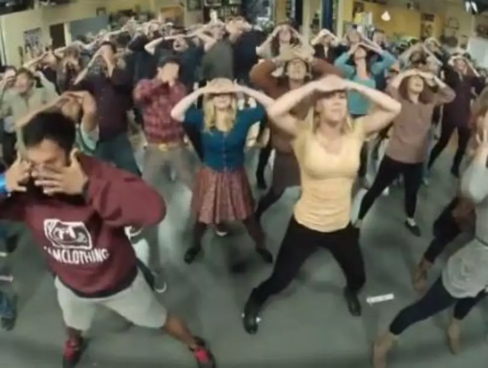 The Cast and Crew of &#8216;The Big Bang Theory&#8217; Did a Flash Mob Dance to &#8216;Call Me Maybe&#8217;