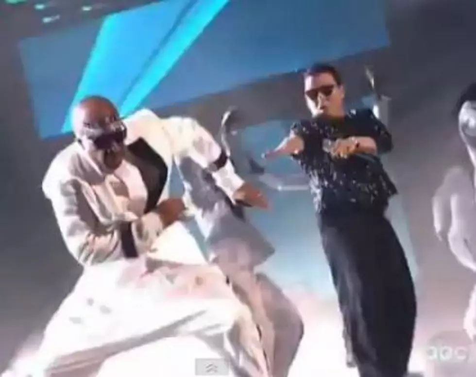 Check Out the &#8216;Gangnam Style/Too Legit to Quit&#8217; Mash-Up from the &#8216;American Music Awards&#8217;