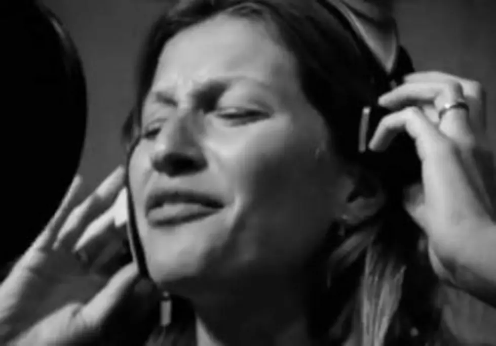 Watch Gisele Bundchen Sing The Kinks. No, Seriously.