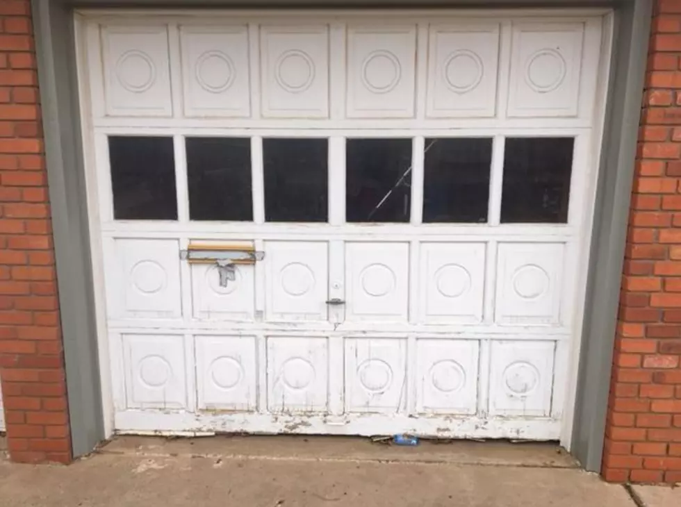 We Have a Clear Winner for Lubbock’s Ugliest Garage Door