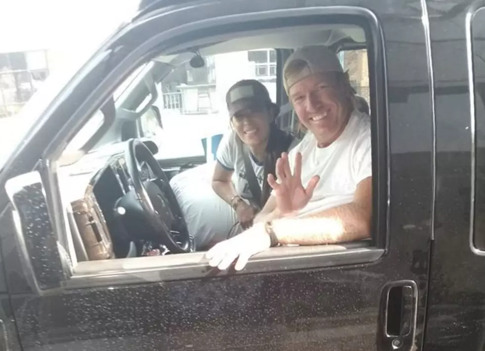 Chip and Joanna Gaines From HGTV&#8217;s &#8216;Fixer Upper&#8217; Cruised Through a Lubbock Starbucks Yesterday