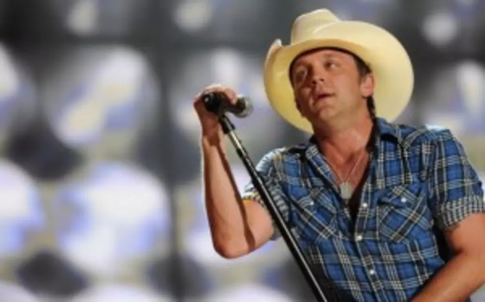 Justin Moore Shows His &#8220;Funny&#8221; Side [VIDEO]