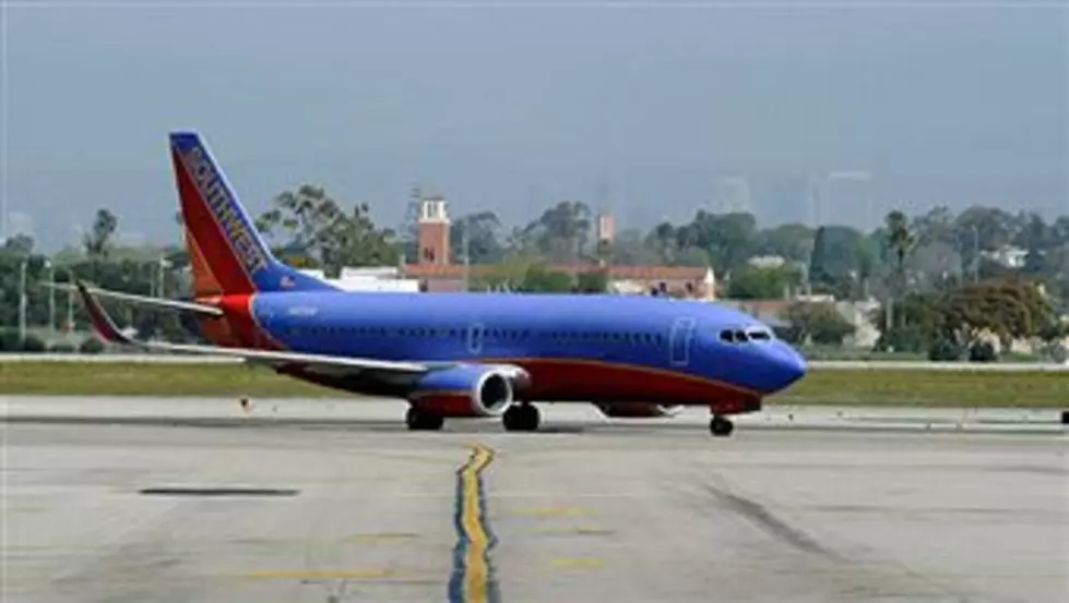 Southwest Airlines Pilot Flaps Wings Too Much [AUDIO]