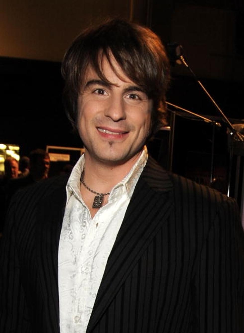 Jimmy Wayne’s Novel Parallels His Song “Paper Angels” [VIDEO]