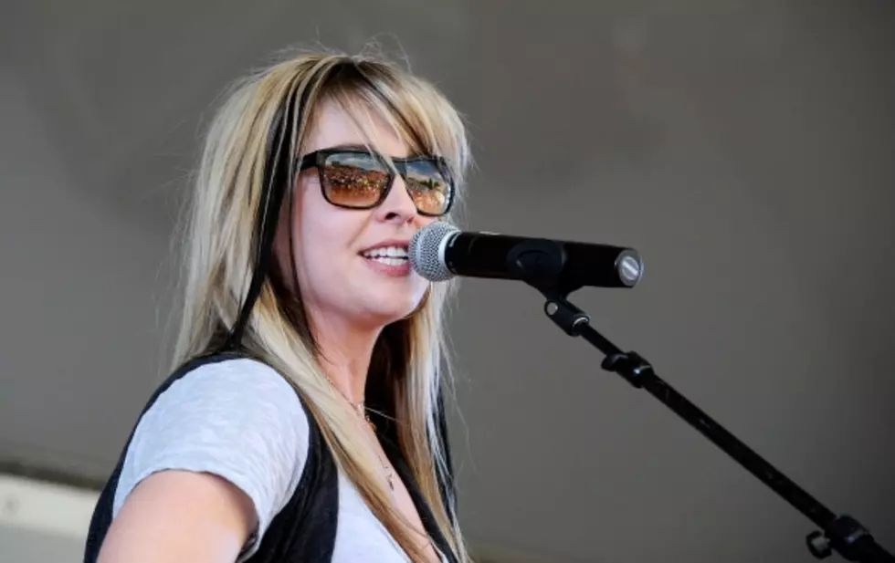 Sunny Sweeney Helped Those In Need During The Holidays [VIDEO]