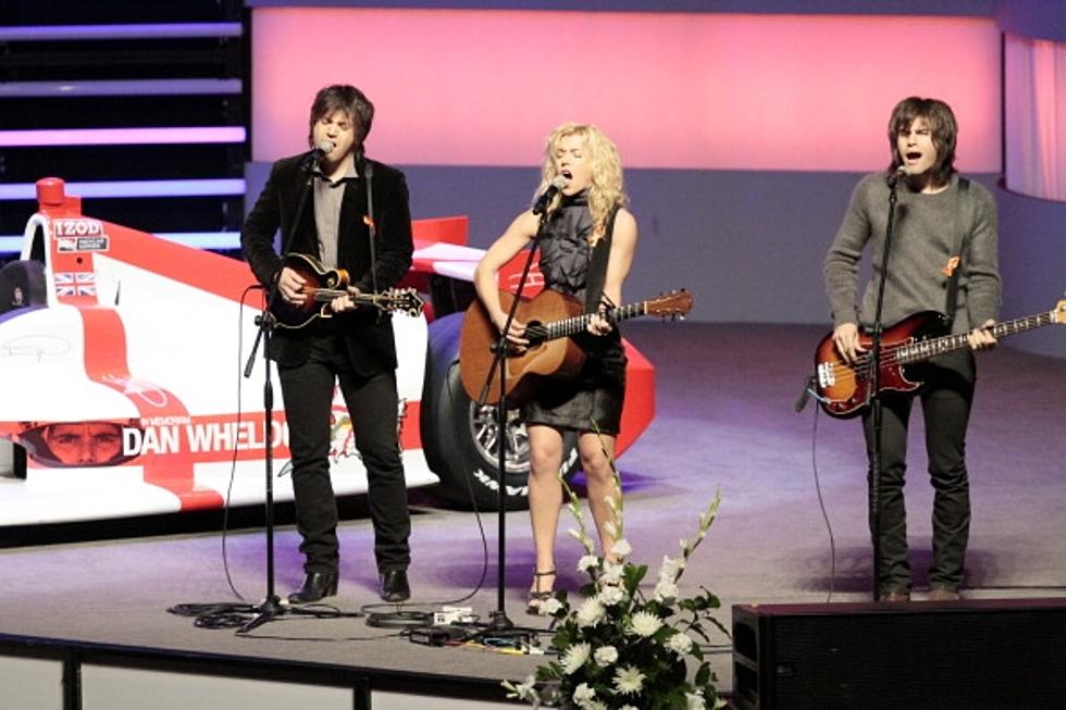 In Concert, The Band Perry Likes to “Mix-It-Up” [VIDEO]