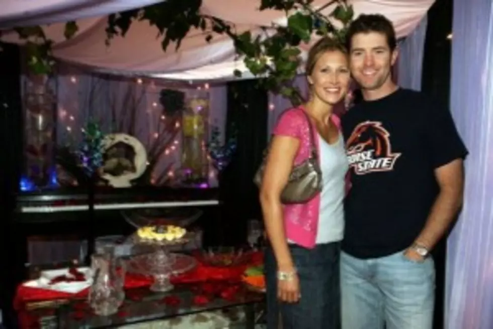 Josh Turner&#8217;s Family of Five Travels the Tour with Him [VIDEO]