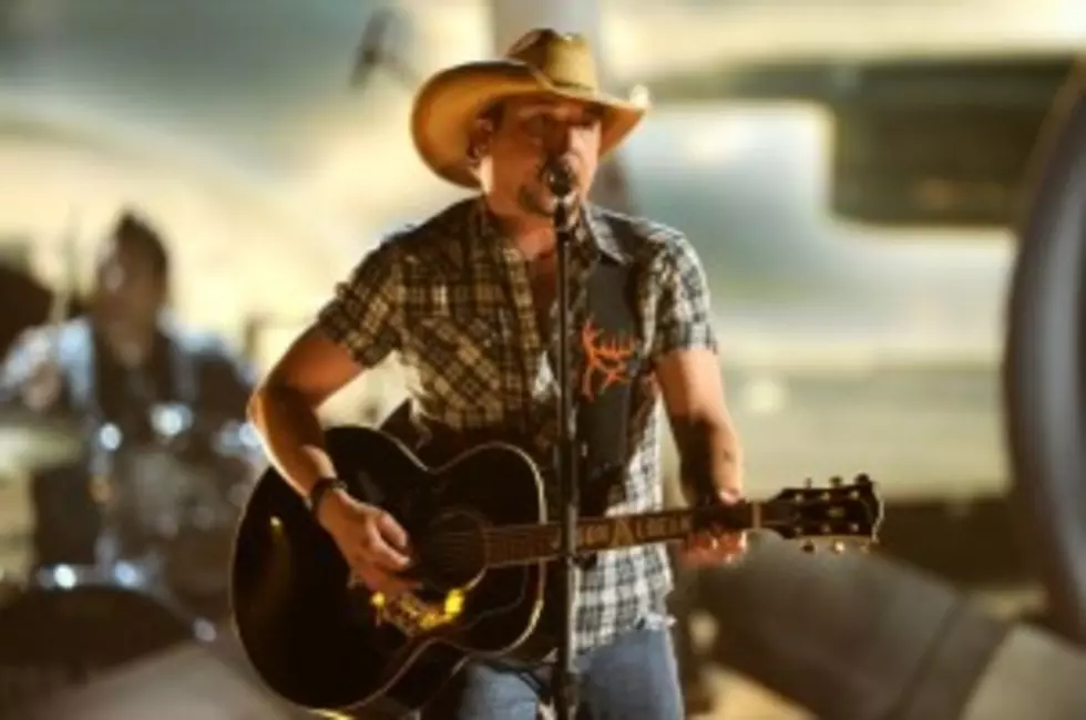 Jason Aldean Hooks Up Fans with Tickets and Pizza! [VIDEO]