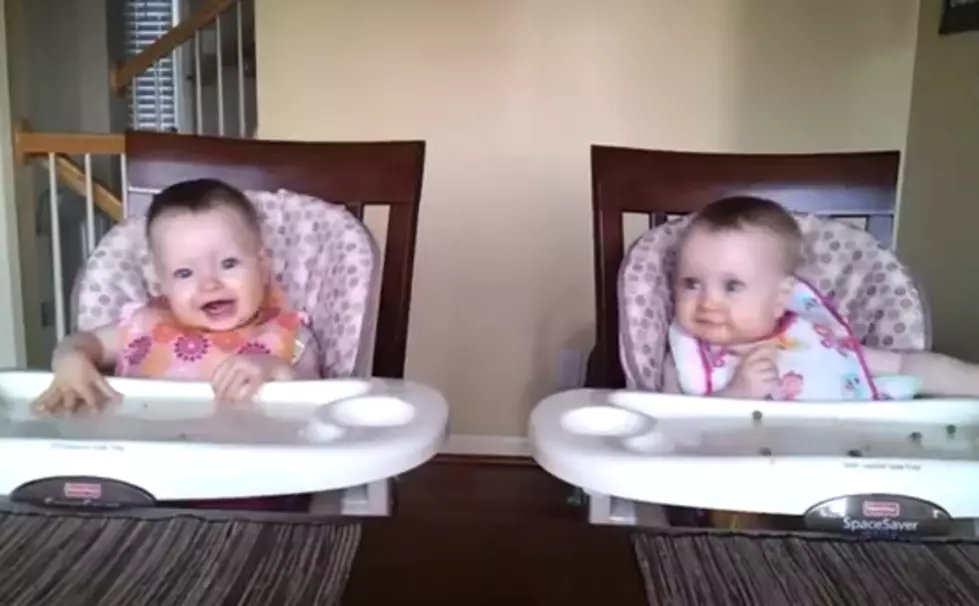 ‘Baby Twins Dance to Dad’s Guitar’-Cutest Baby Video Ever! [VIDEO]