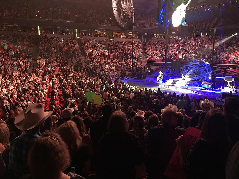 Garth Brooks Sings to Couple's Unborn Baby