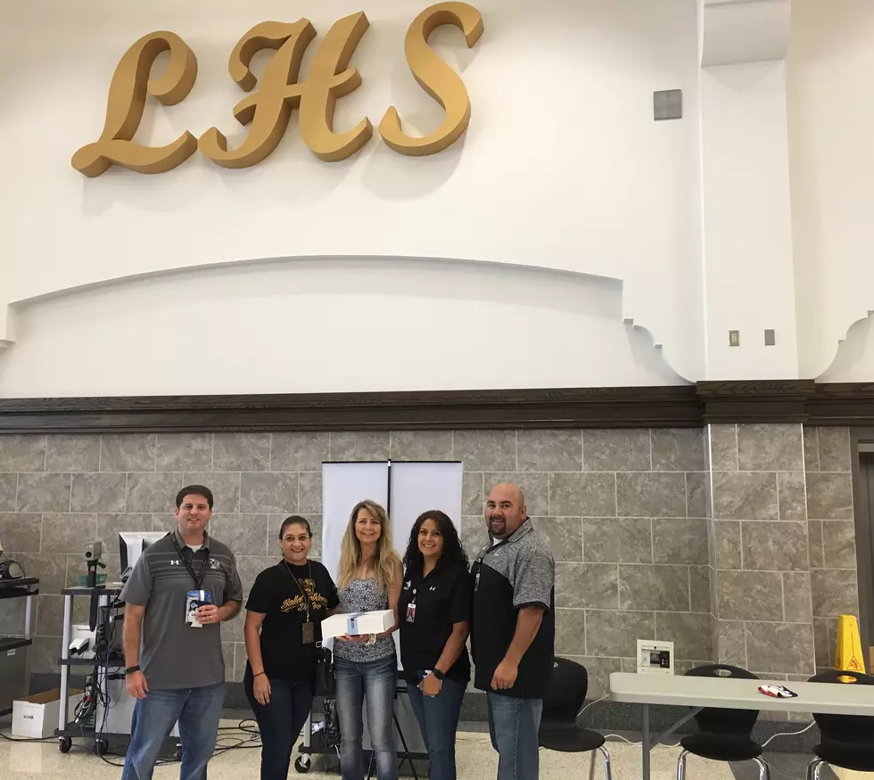 Lonestar 99.5 Brings Bundtinis to Lubbock High School