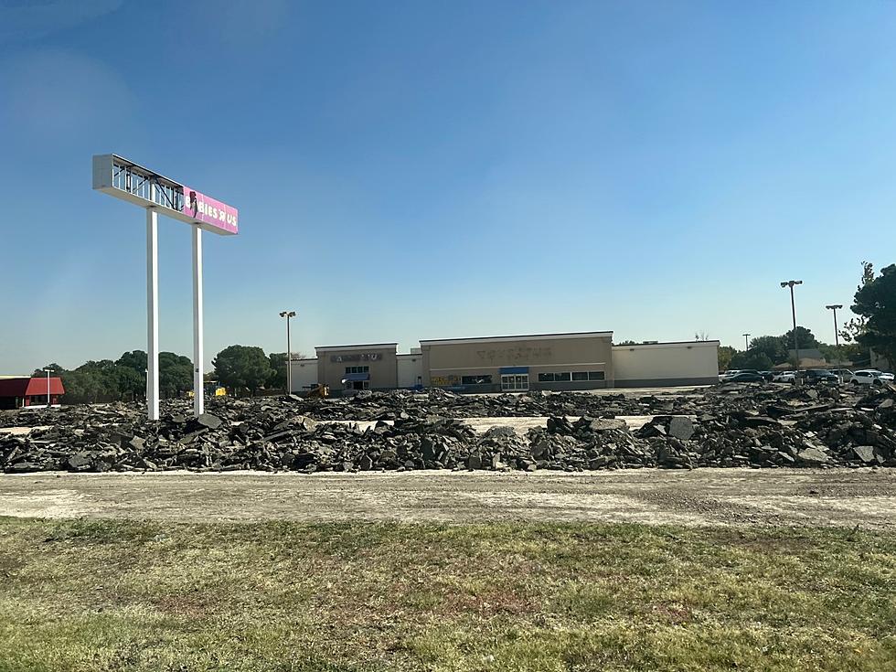What&#8217;s Coming to the Old Toys &#8220;R&#8221; Us Building on Slide Road?