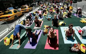 Lubbock Hosts 3rd Annual &#8216;Yoga in the Plaza!&#8217;