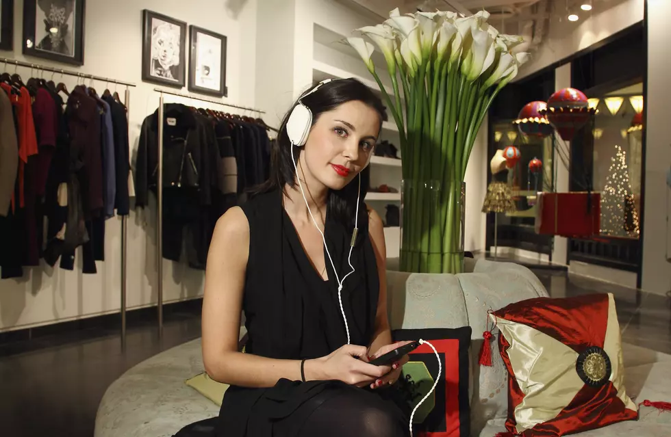 Geek Girl Report: Crank Up The Volume! Which Headphones Are Right For You?