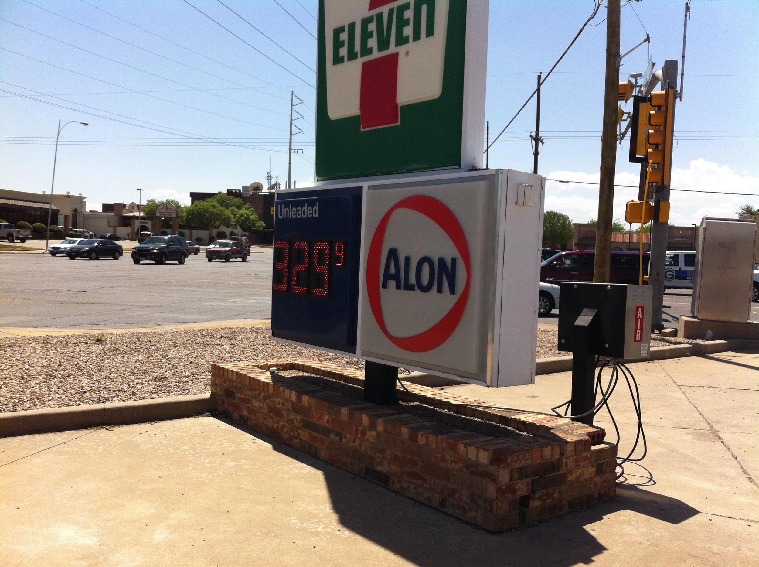 gas prices remain high in lubbock and the lone star state news talk 95 1 790 kfyo