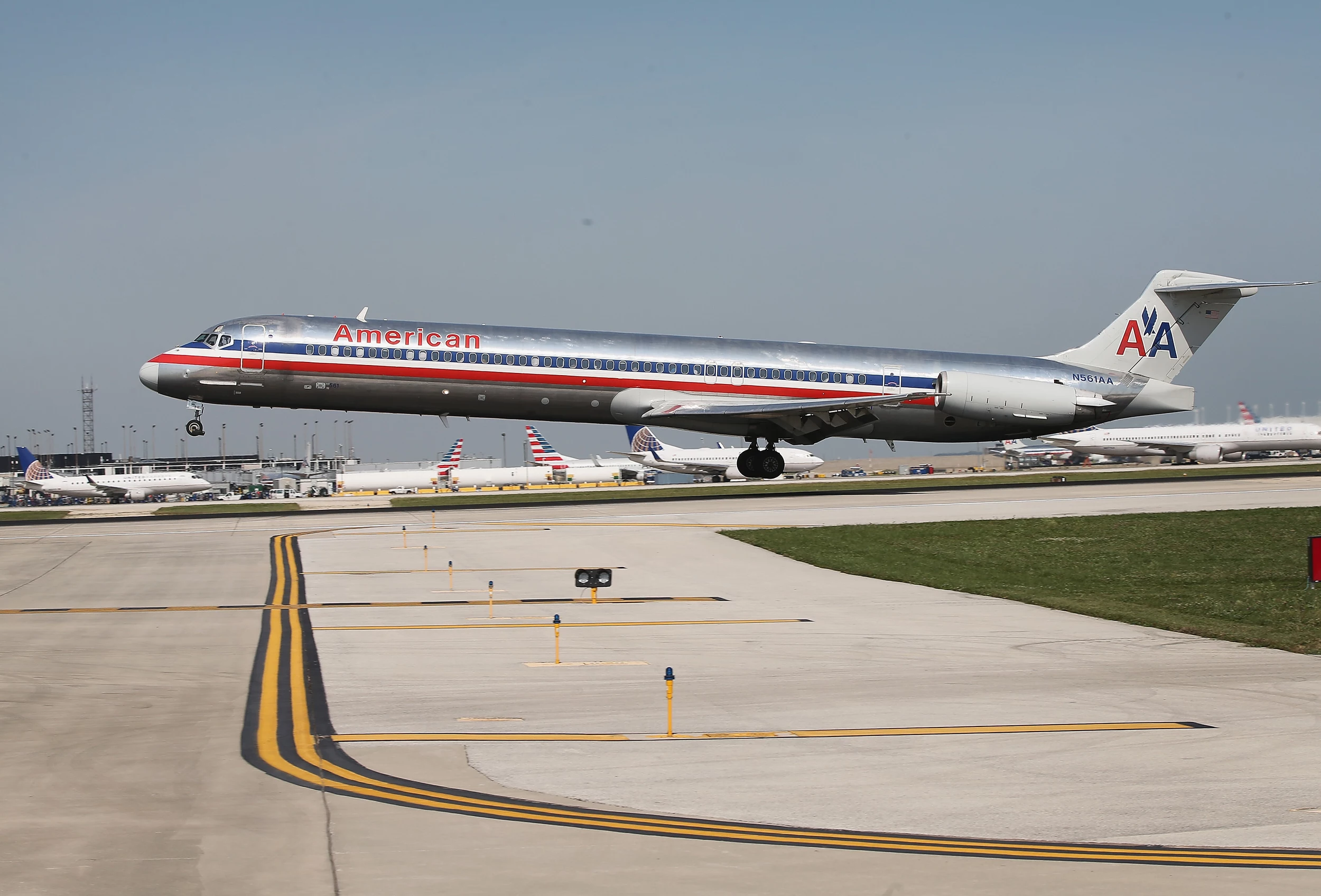 2600 American Airlines Plane Stock Photos Pictures  RoyaltyFree Images   iStock  American airlines plane takeoff