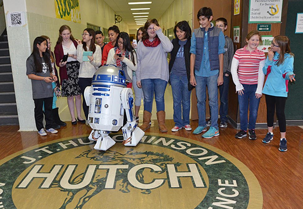 R2-D2 Pays a Special Visit to Hutchinson Middle School [Photos]