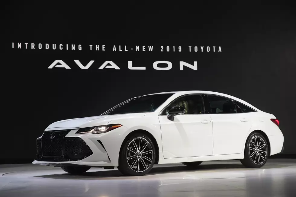 Jerry Reynolds Test Drives the New 2019 Toyota Avalon