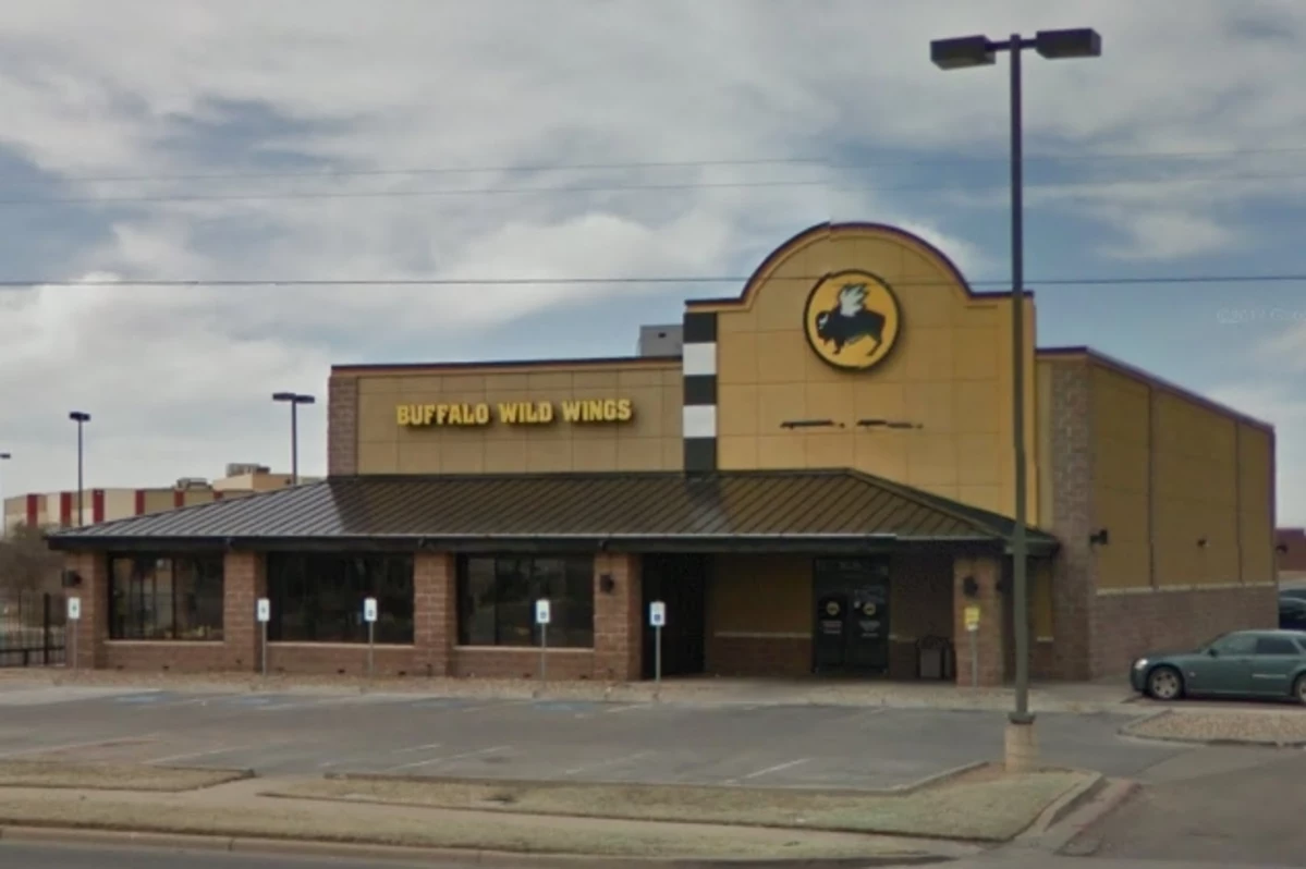 syreindhold Hverdage Spaceship Gunfire Erupts at Buffalo Wild Wings in South Lubbock