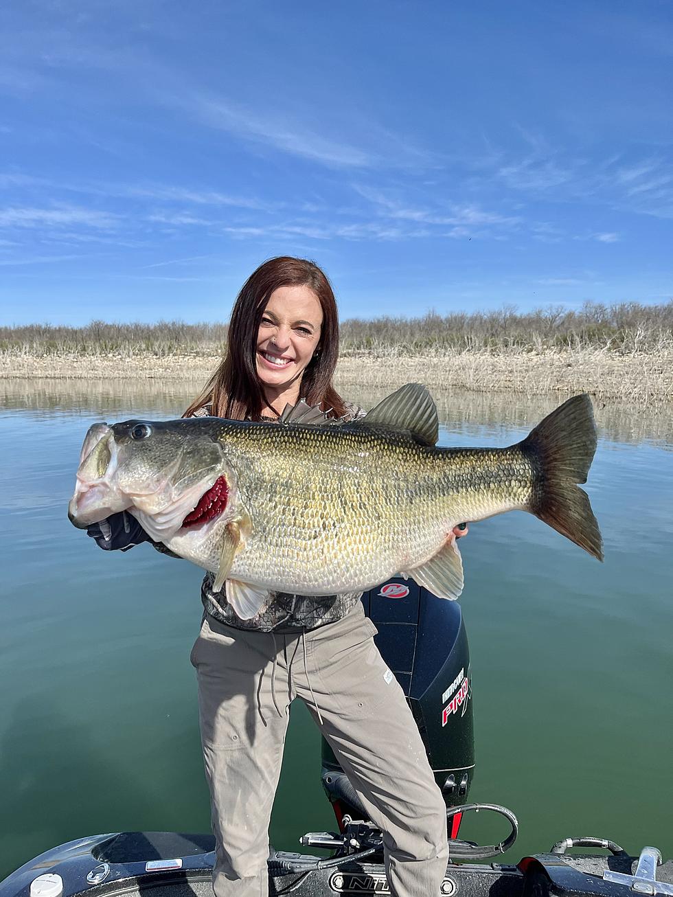 Texas Woman Reels In World Record Largemouth Bass On Texas Lake