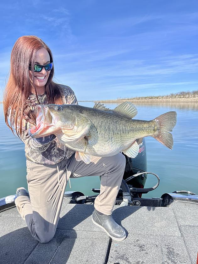 Texas Woman Reels In World Record Largemouth Bass On Texas Lake
