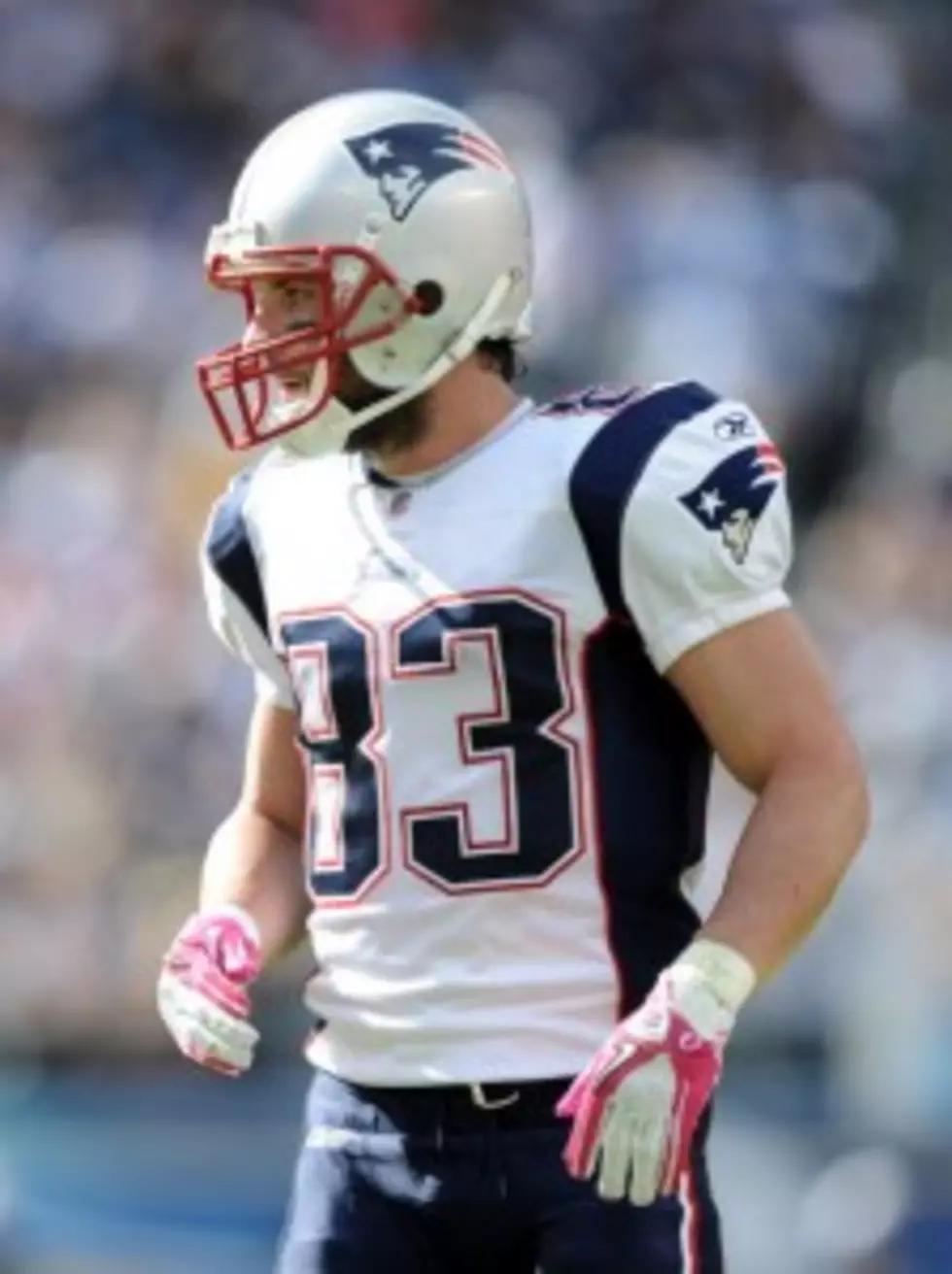 New England&#8217;s Wes Welker Exits Preseason Game With Neck Injury