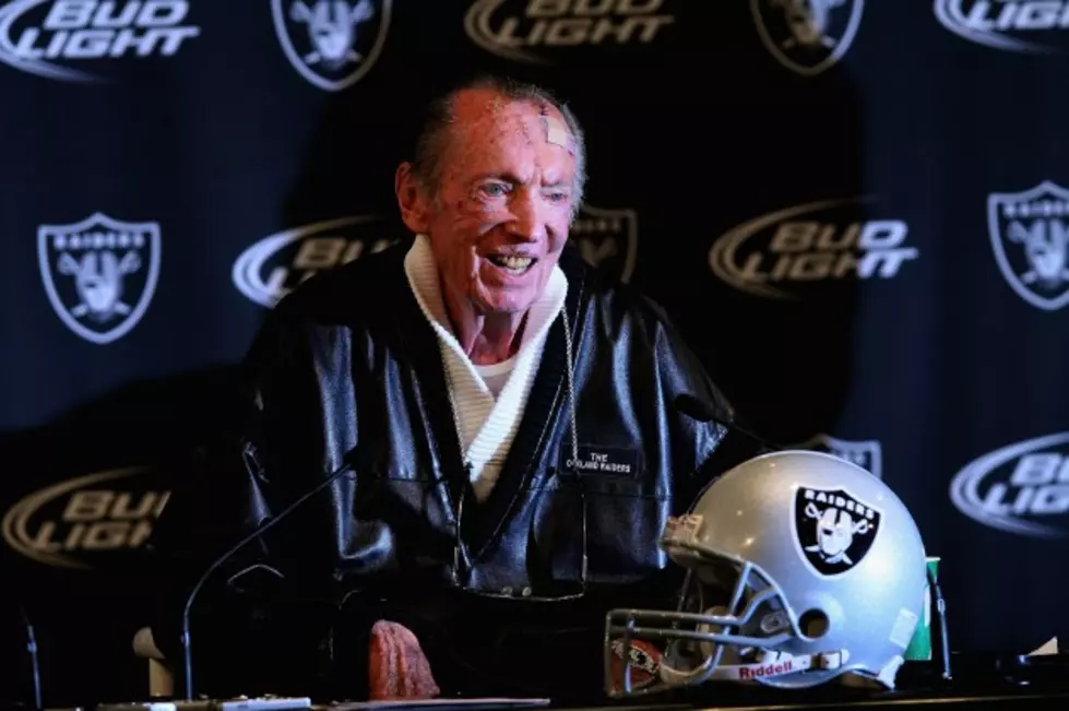 Oakland Raiders Owner Al Davis Dies