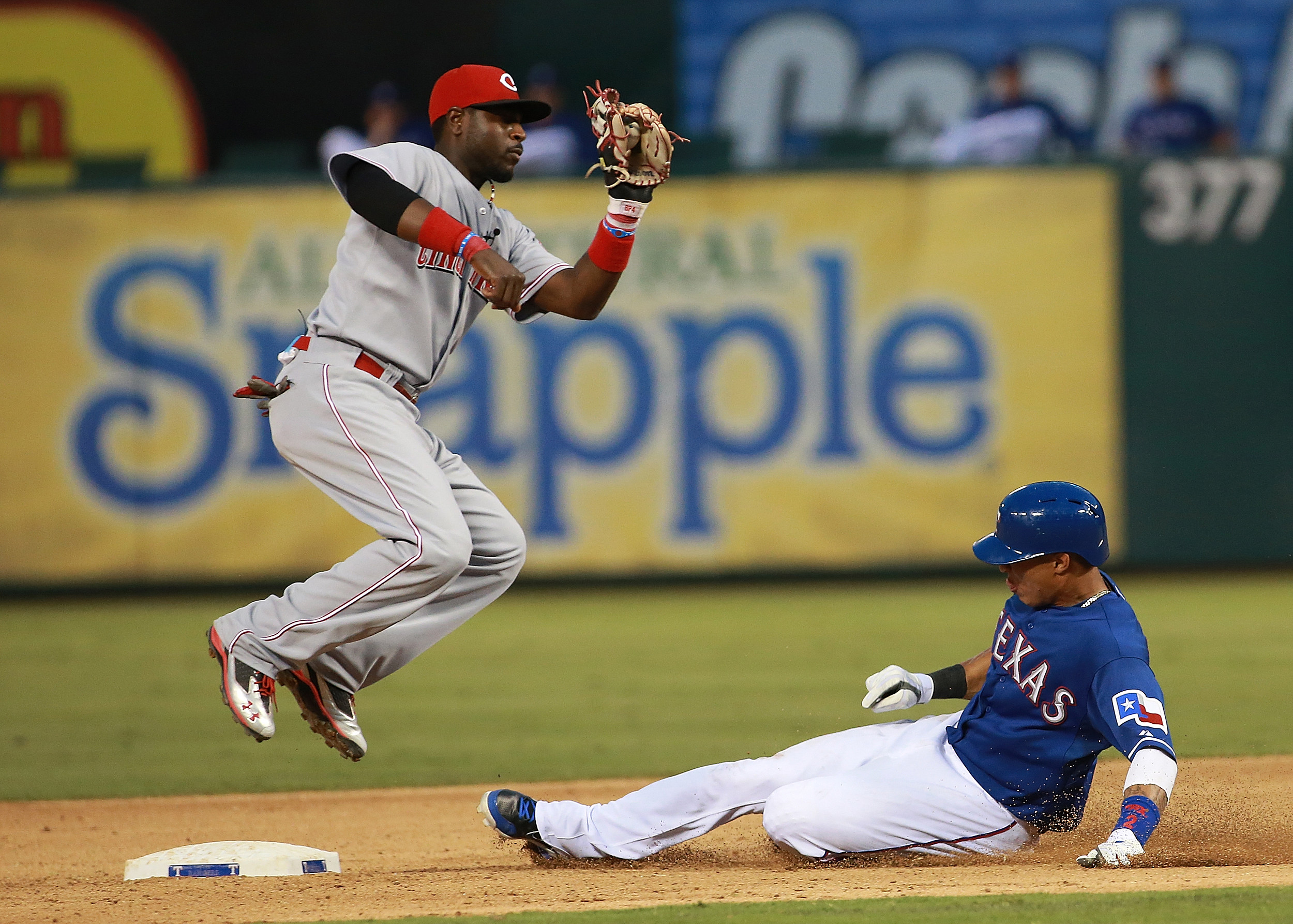 Texas Rangers' Elvis Andrus walked-up to 'Baby Shark' for his son