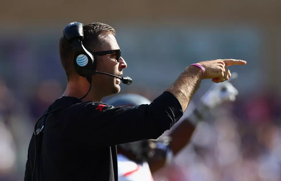 Kliff Kingsbury Is Glad He Didn’t Have Tinder or Twitter In College