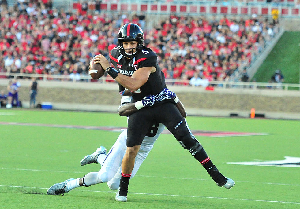 Patrick Mahomes Lights Up the SFA Lumberjacks for Five Touchdowns in the First Half
