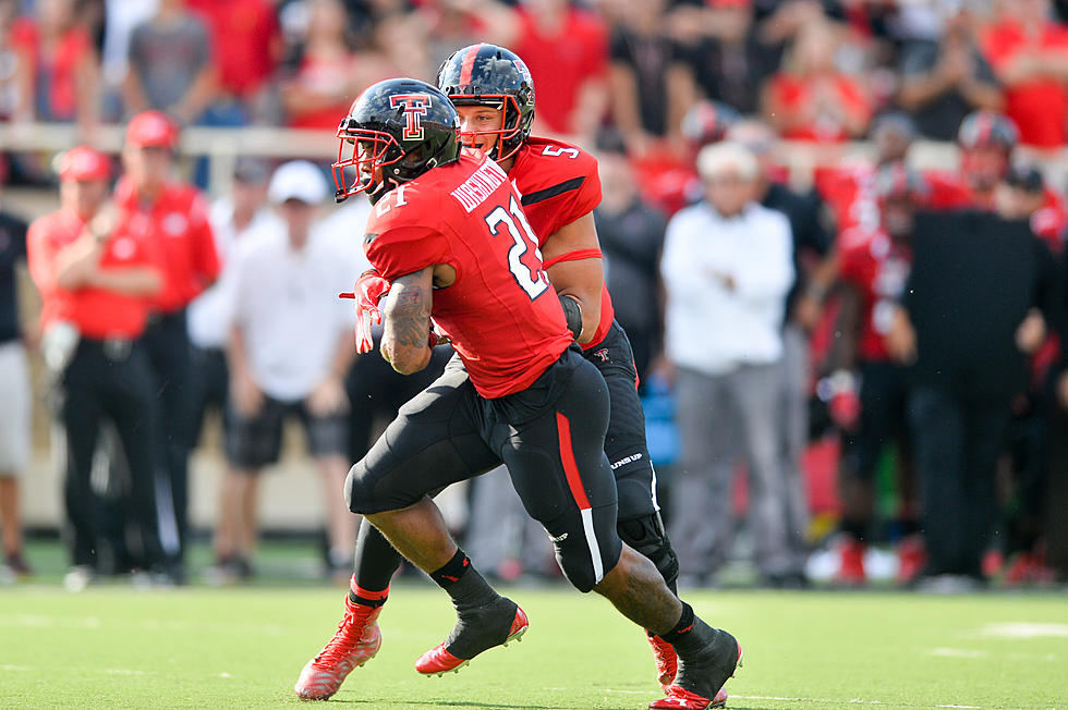 Patrick Mahomes and DeAndre Washington Trade Jerseys as NFL Rivals