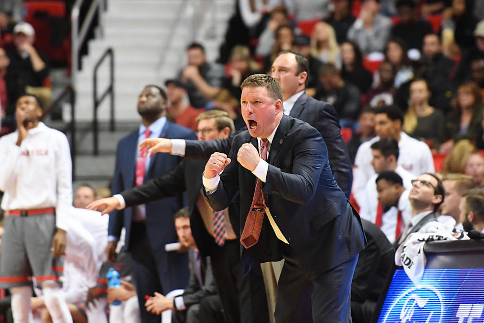 Chris Beard Tore His ACL&#8230;And Then He Powered Through the Iowa State Game [Watch]