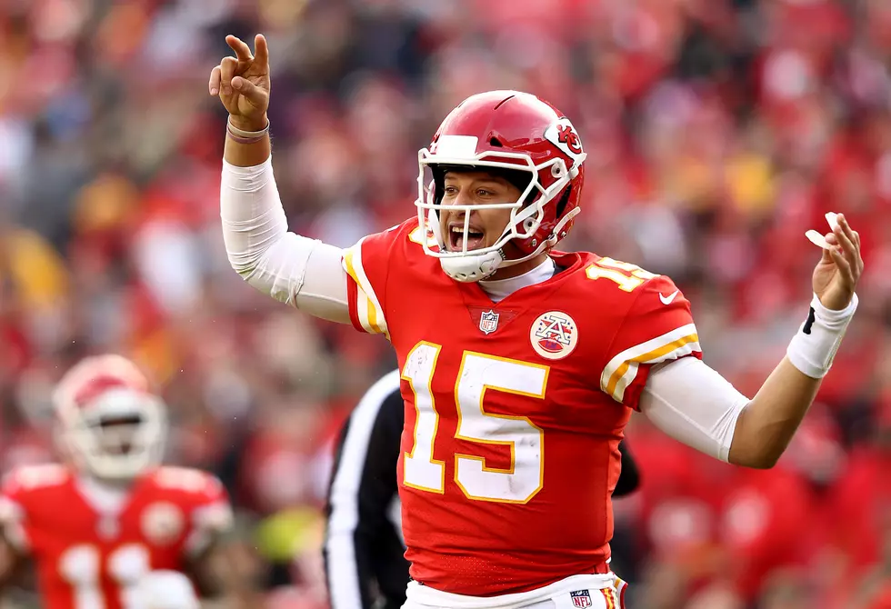 Patrick Mahomes and Baker Mayfield Both Take Home PFWA Awards