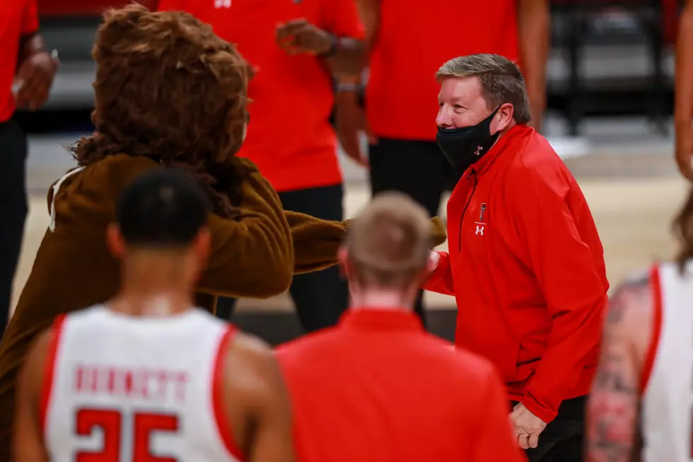 Texas Tech Dominates Incarnate Word Before Coach Fights a Bear