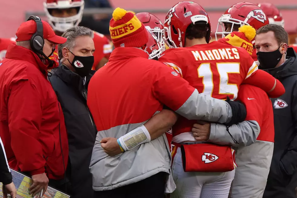 Patrick Mahomes Gets Knocked Out of Browns Game