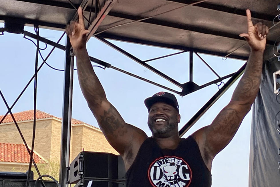 Shaquille O'Neal Gets His Guns Up in Lubbock