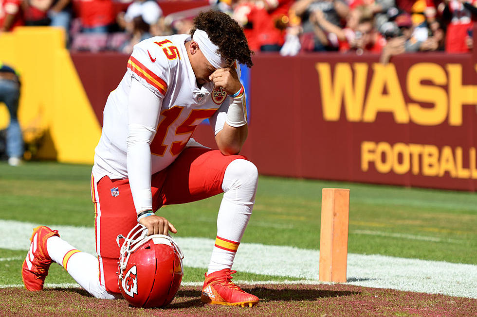 Travis Kelce doesn't believe that Patrick Mahomes will try the viral  behind-the-back pass in a game: Is he challenging him?