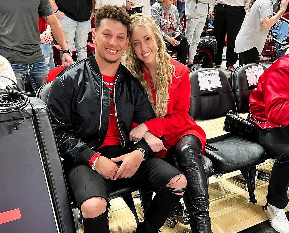Patrick Mahomes and Brittany Matthews Get Married in Hawaii