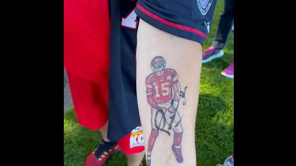 Patrick Mahomes Superfan Gets Mahomes’ Autograph on His Tattoo of Mahomes